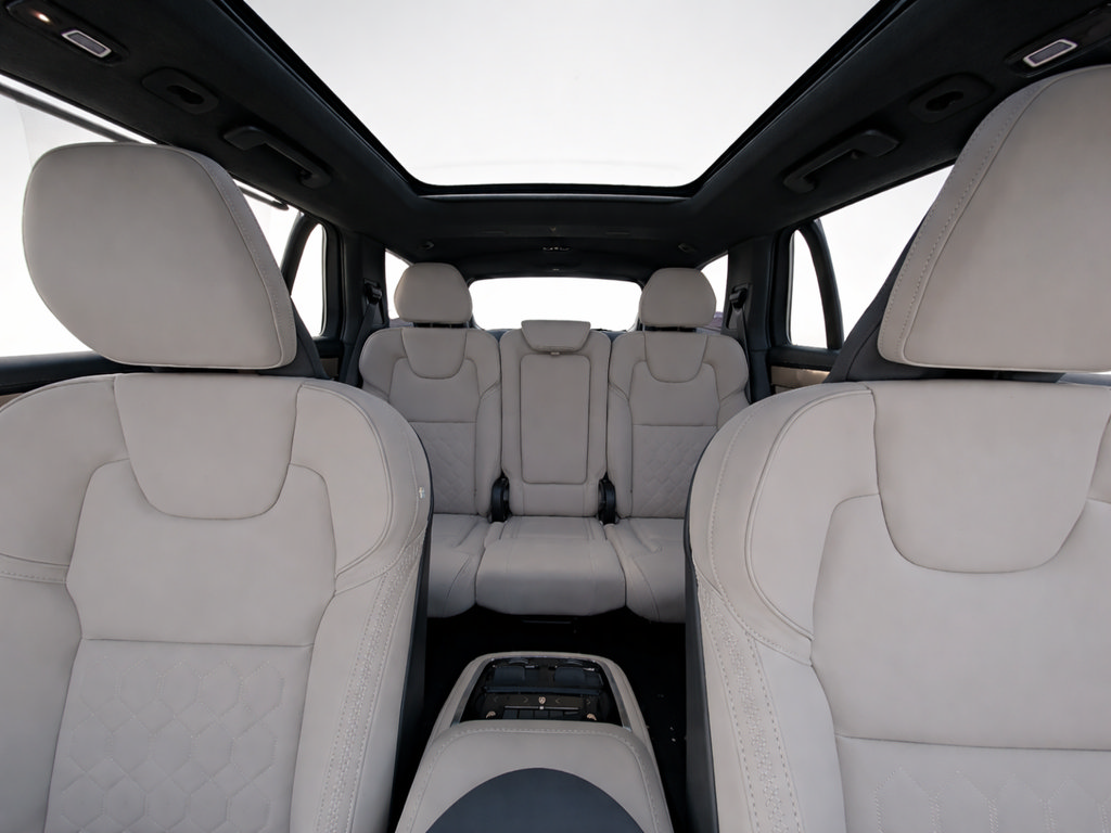 Certified 2026 Volvo XC90 T8 Plus w/ Protection Package Premier AWD/4WD image 16