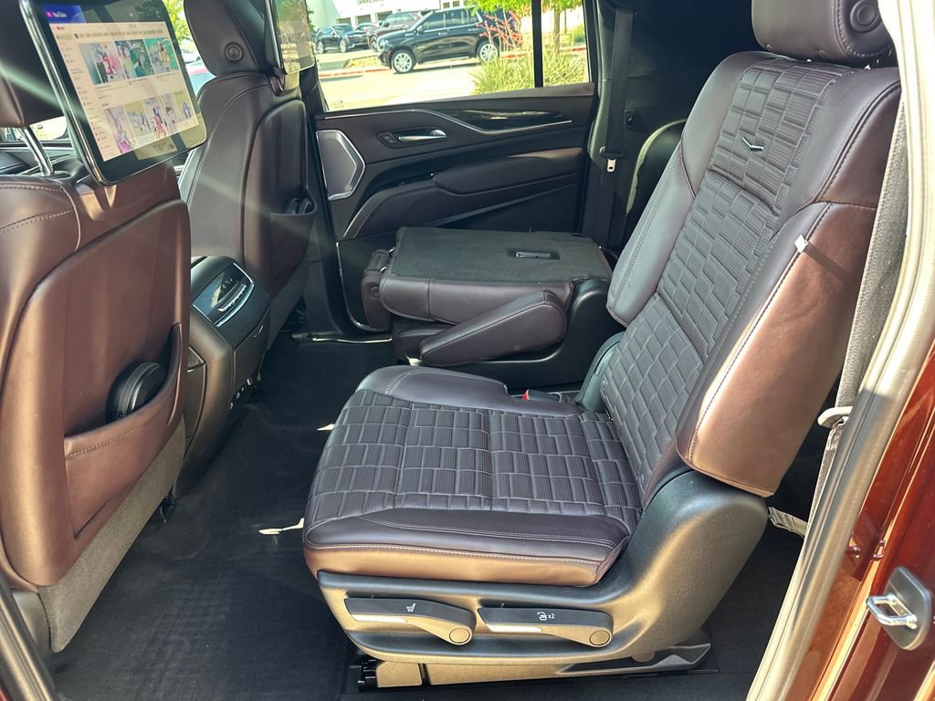Used 2023 Cadillac Escalade ESV Premium Luxury Platinum w/ Heavy-Duty Trailer Package AWD/4WD image 33