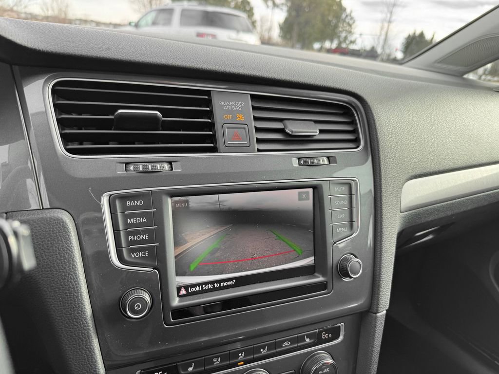 Used 2016 Volkswagen e-Golf SE image 20