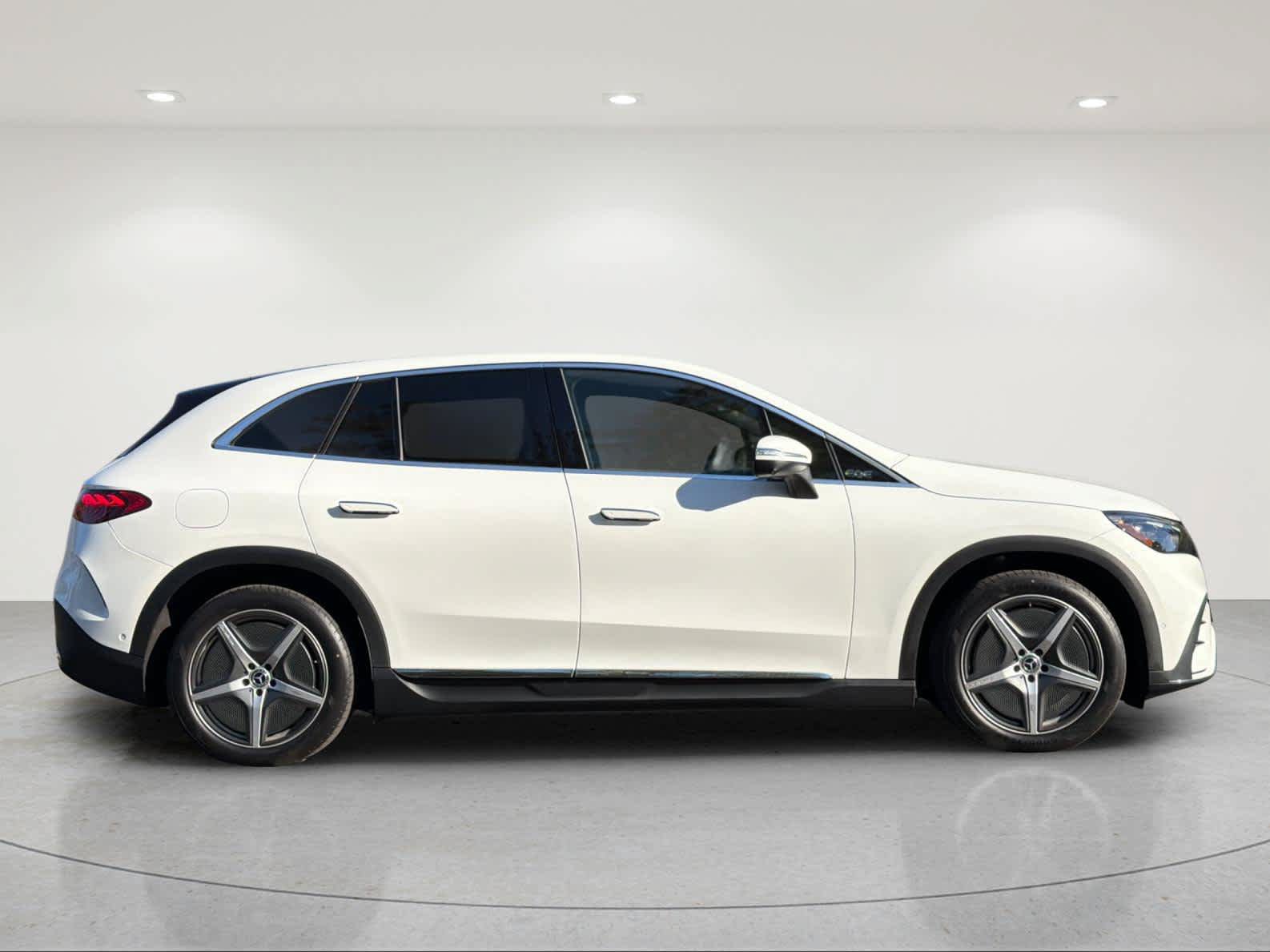 Certified 2023 Mercedes-Benz EQE 500 4MATIC SUV w/ Pinnacle Trim Package image 6
