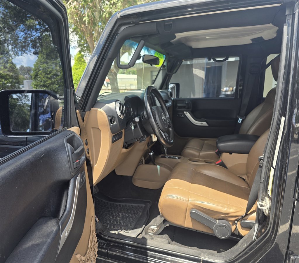 Used 2012 Jeep Wrangler Unlimited Rubicon w/ Connectivity Group AWD/4WD image 14
