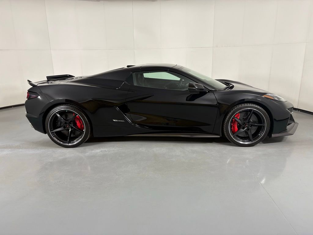 Used 2025 Chevrolet Corvette E-Ray w/ Stealth Interior Trim Package AWD/4WD image 10