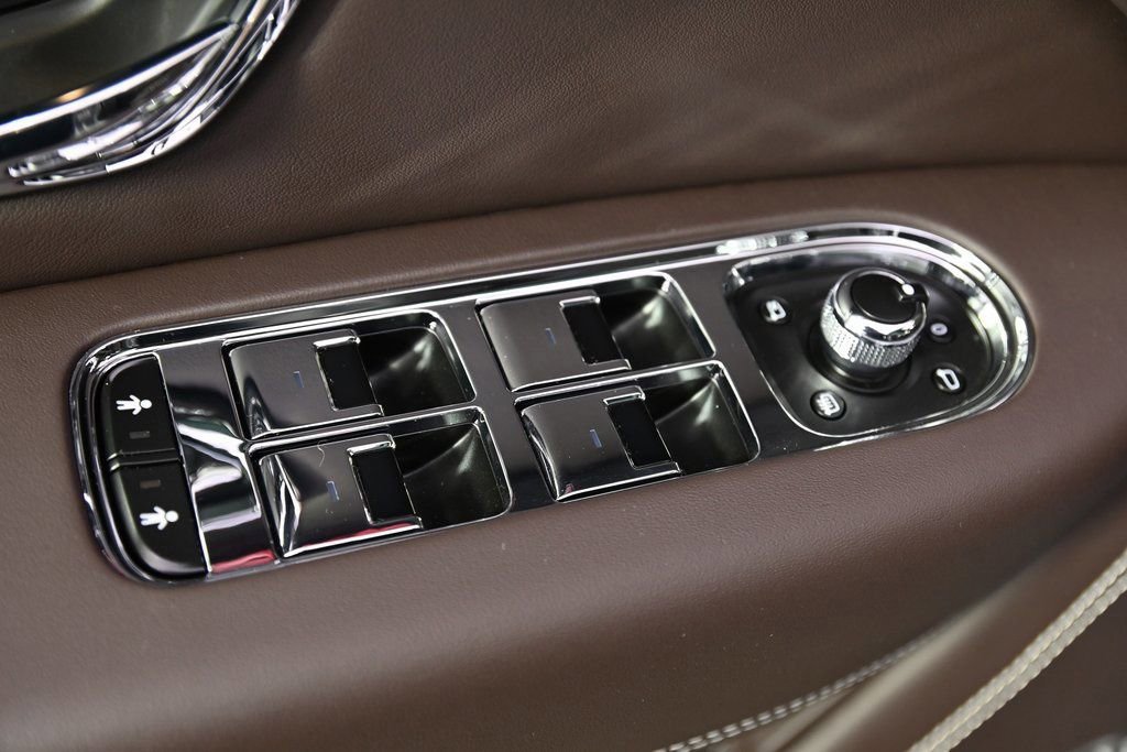 Used 2024 Bentley Bentayga Extended Wheelbase AWD/4WD image 23