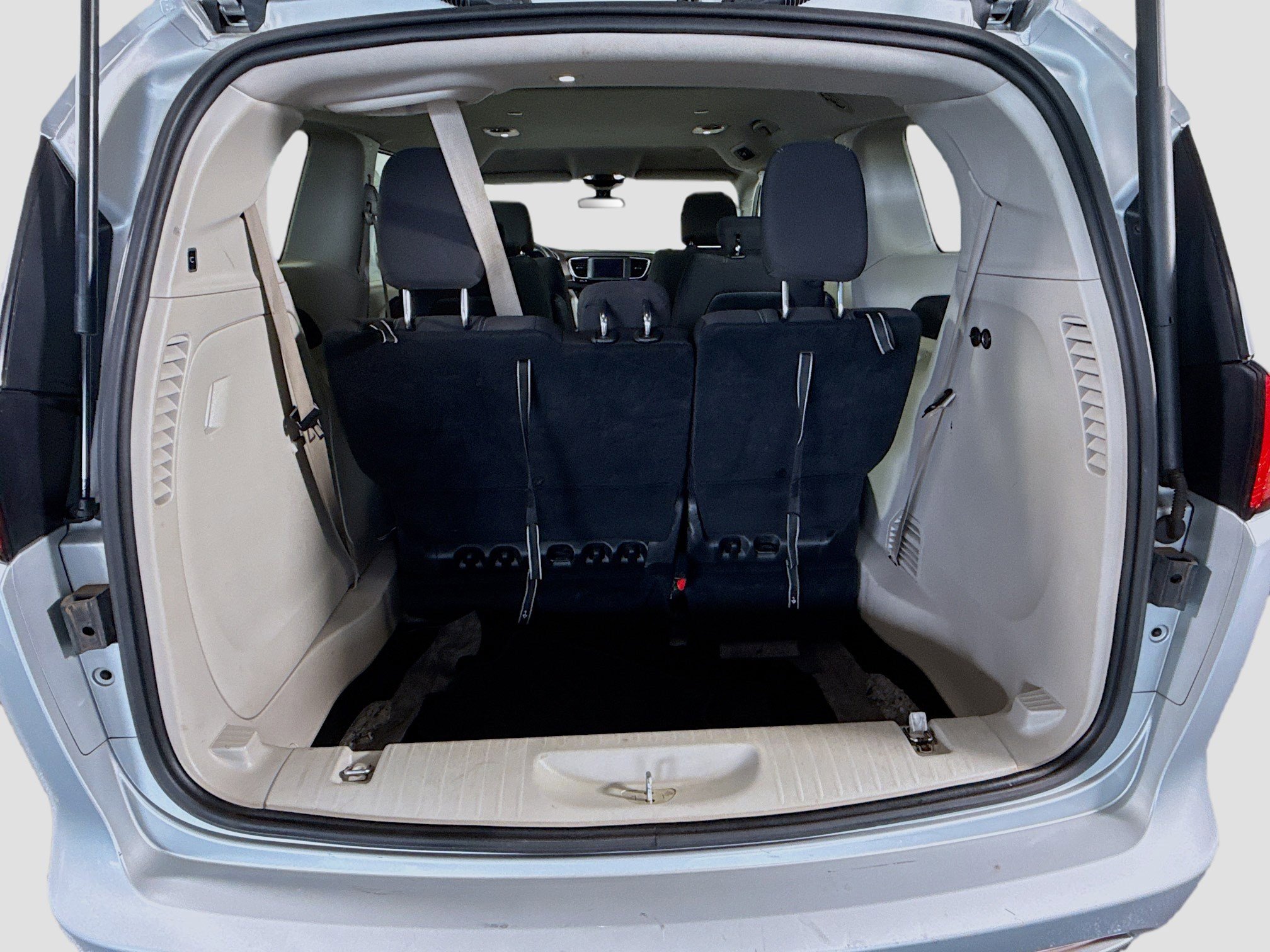 Used 2022 Chrysler Voyager LX FWD image 33