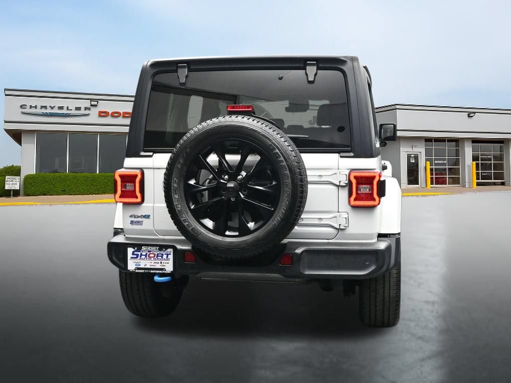 Used 2022 Jeep Wrangler Unlimited Sahara w/ Cold Weather Group AWD/4WD image 4