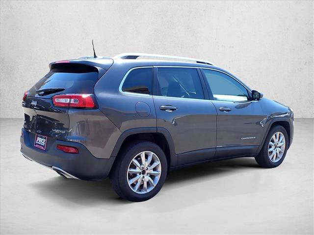 Used 2017 Jeep Cherokee Limited w/ Luxury Group AWD/4WD image 4