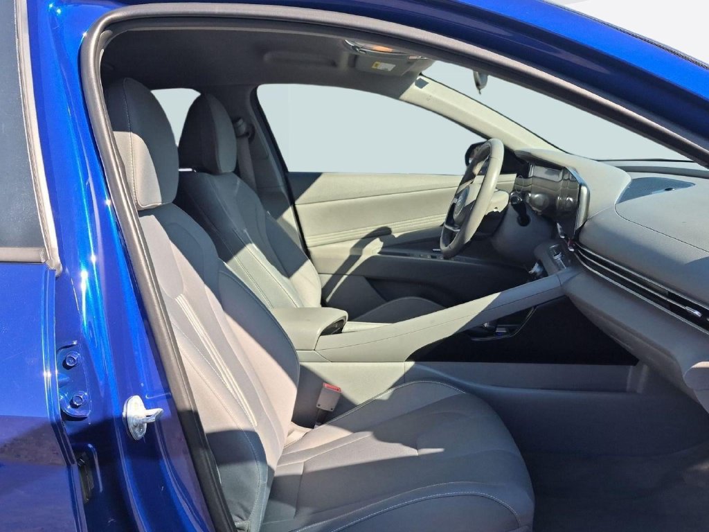 Used 2023 Hyundai Elantra SEL w/ Convenience Package FWD image 25