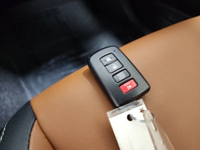 Used 2017 Toyota RAV4 Limited w/ Protection Package image 37