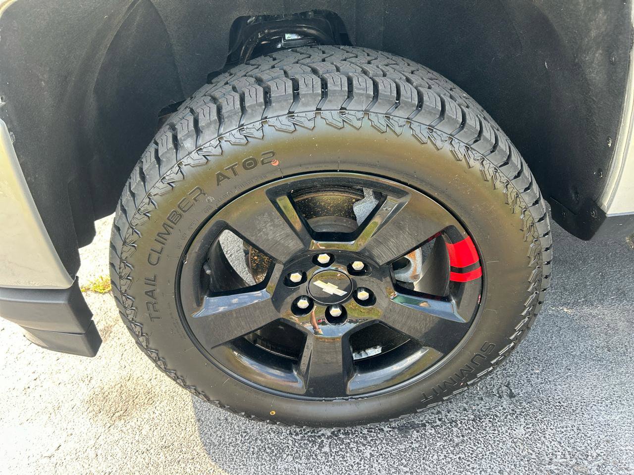 Used 2017 Chevrolet Silverado 1500 LT w/ Redline Edition AWD/4WD image 9