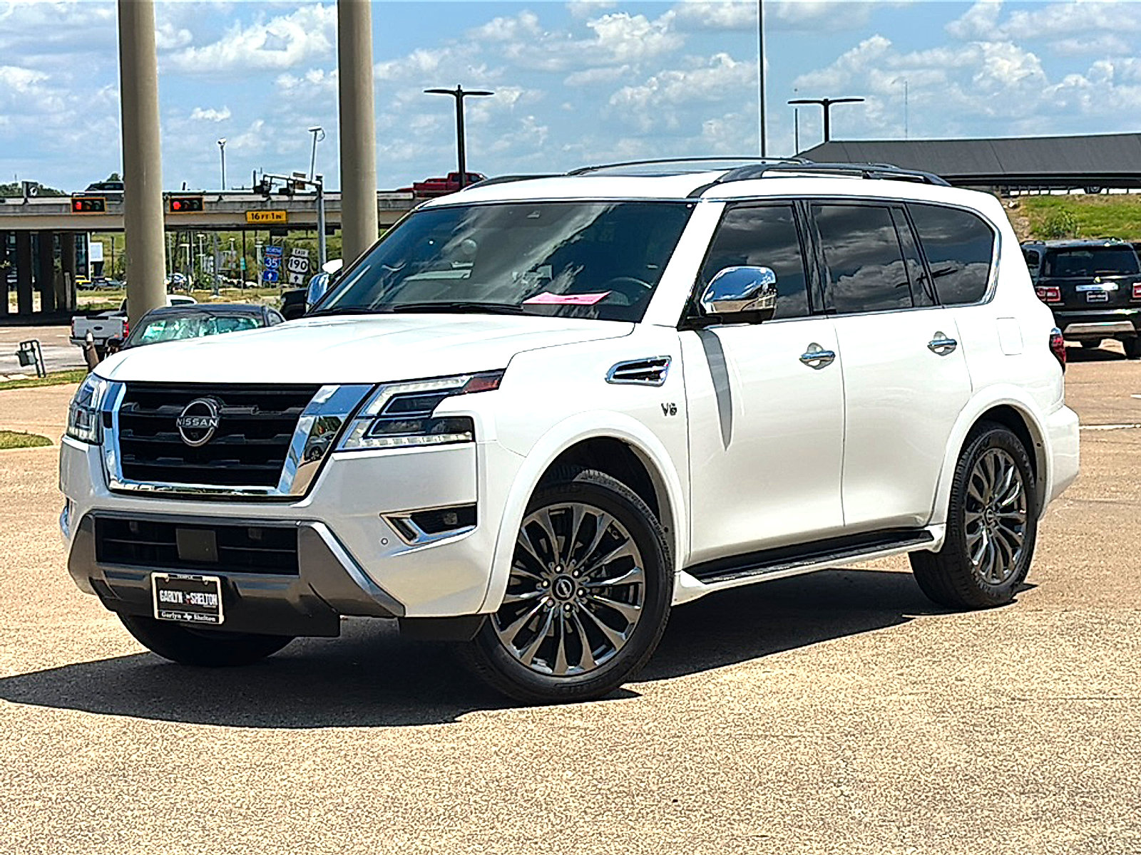 Used 2021 Nissan Armada Platinum w/ Captain's Chairs Package RWD image 2
