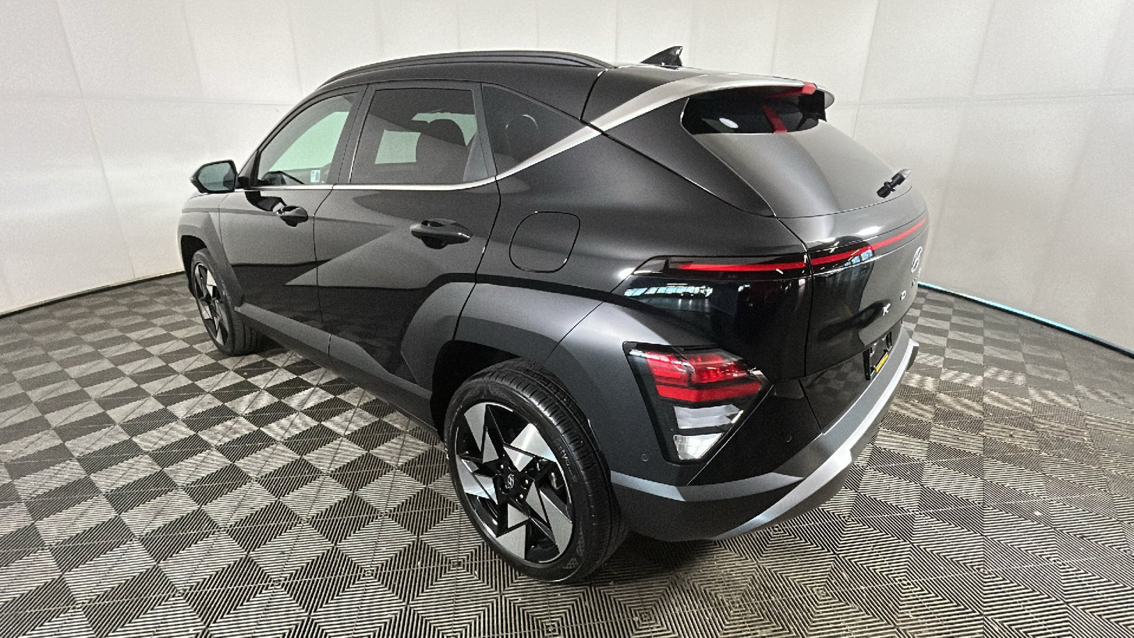 Used 2025 Hyundai Kona Limited AWD/4WD image 5