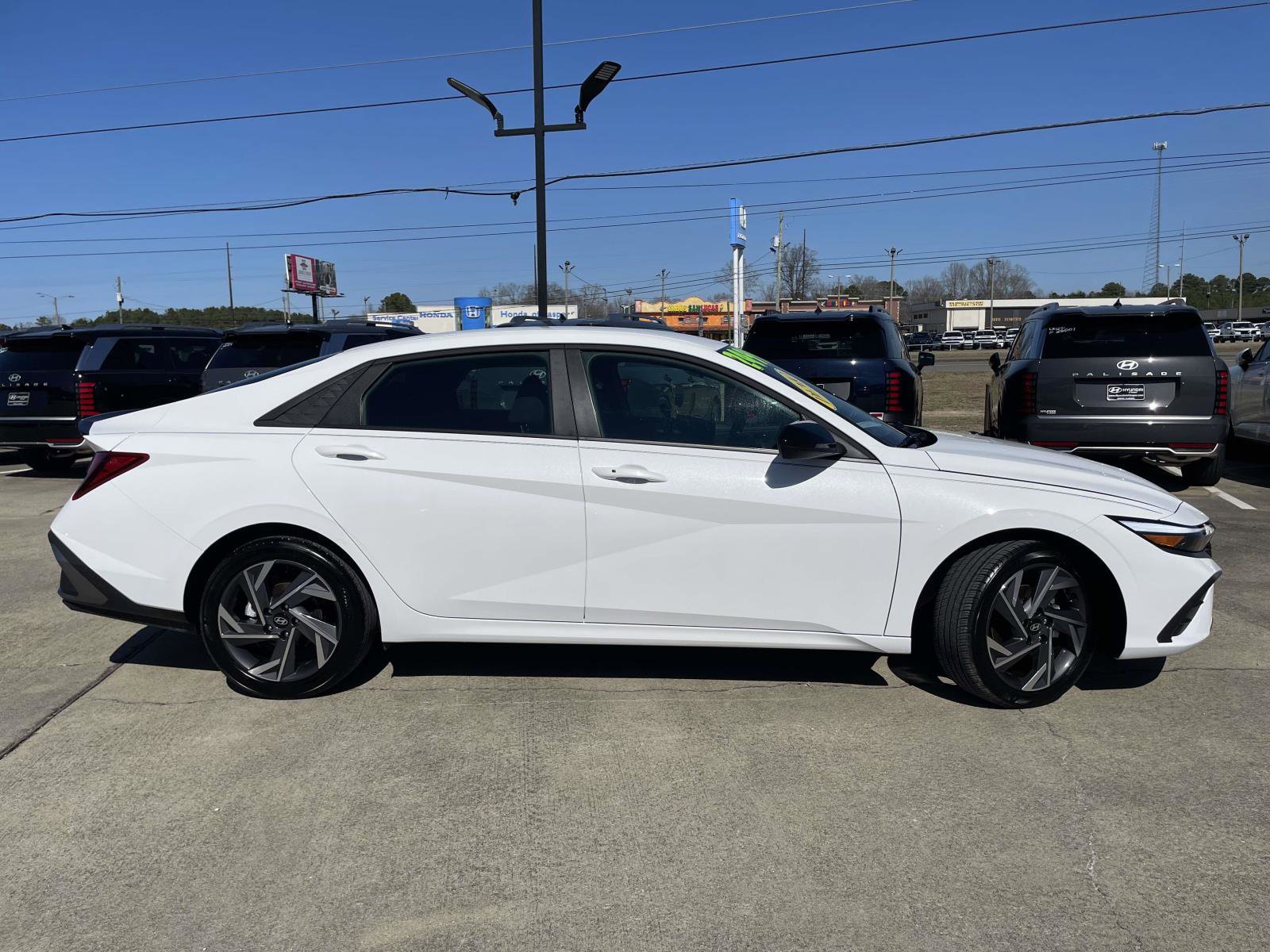 Certified 2025 Hyundai Elantra Sport image 2