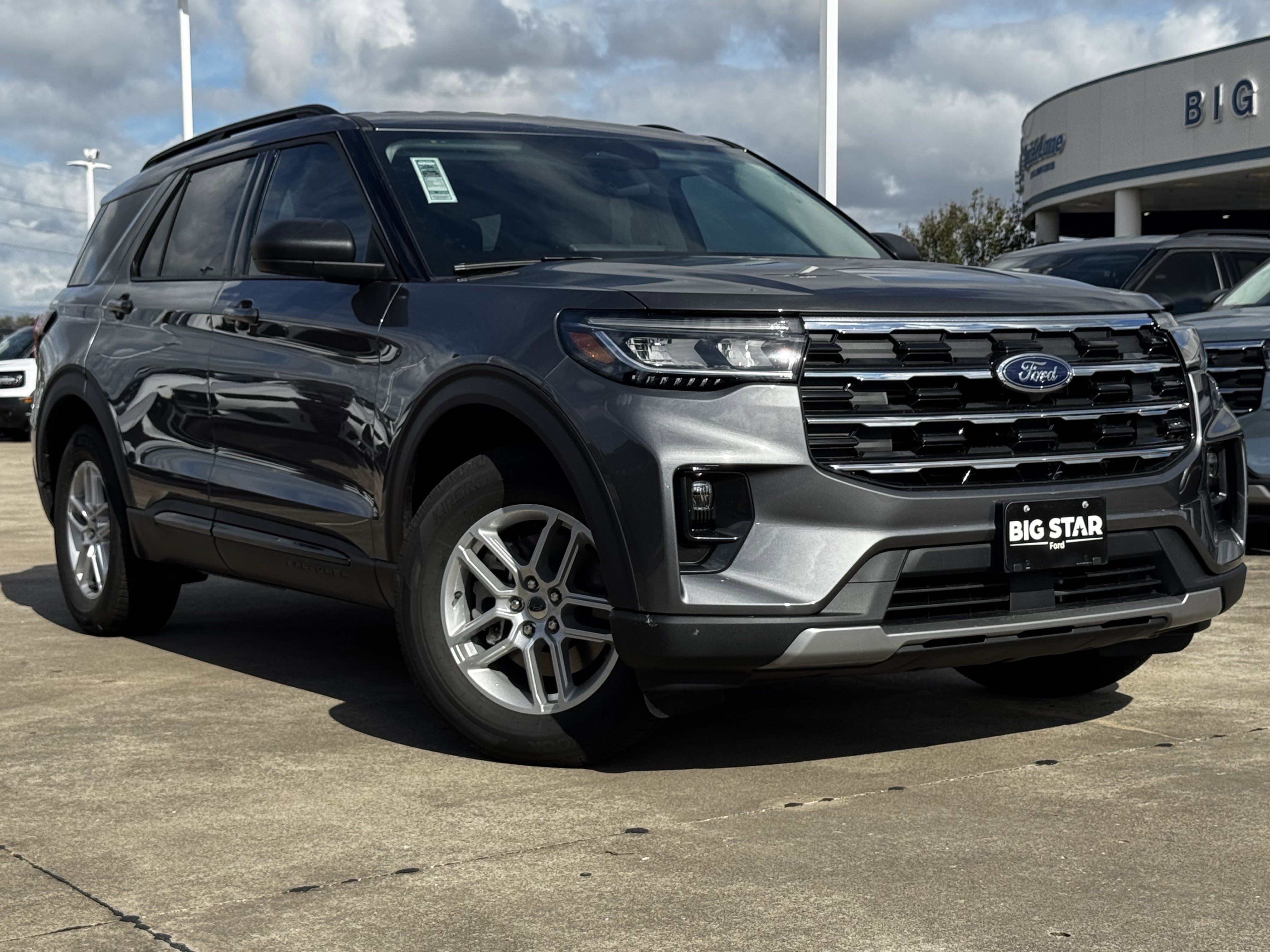 New 2026 Ford Explorer Active w/ Active Comfort Package image 2