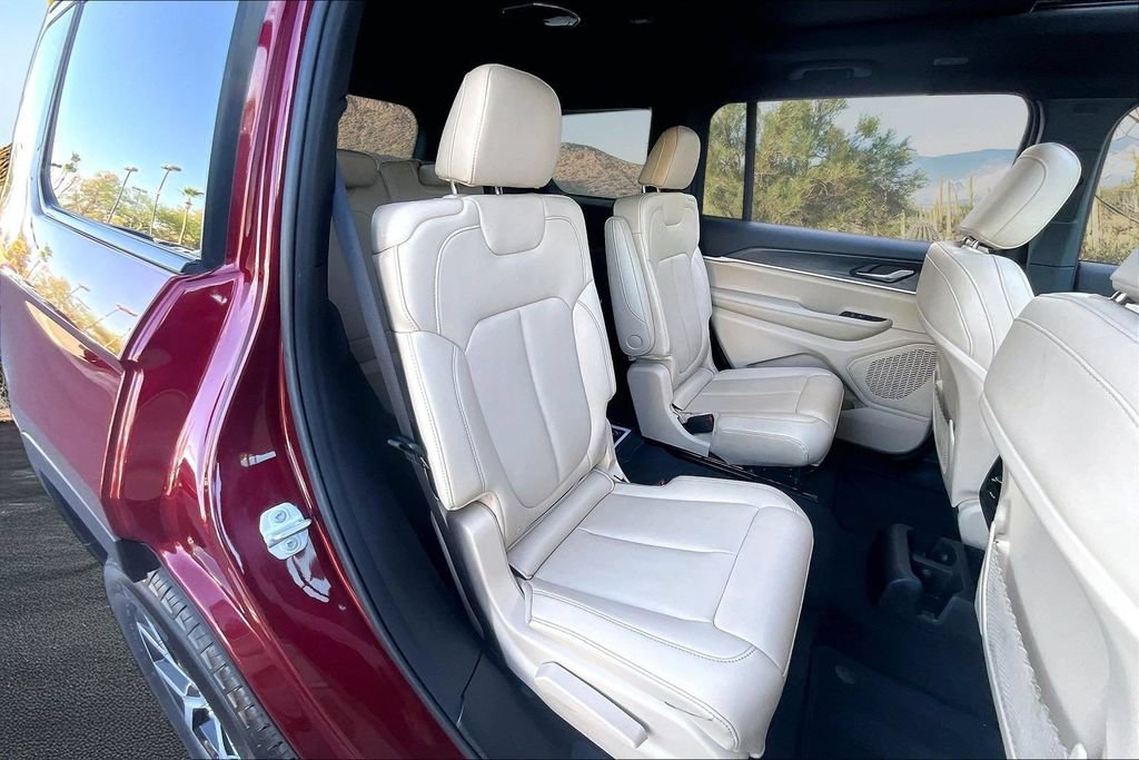 Used 2025 Jeep Grand Cherokee L Limited RWD image 27
