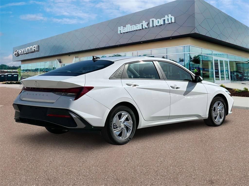 Used 2025 Hyundai Elantra SE w/ Cargo Package FWD image 8
