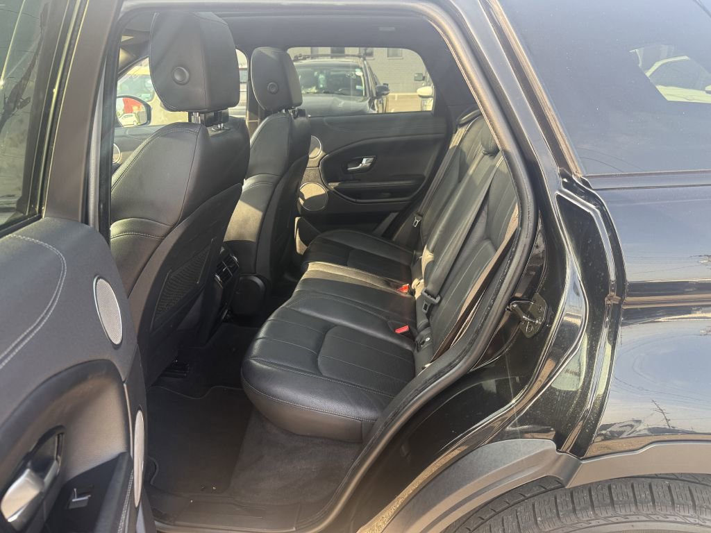 Used 2019 Land Rover Range Rover Evoque SE Premium image 18