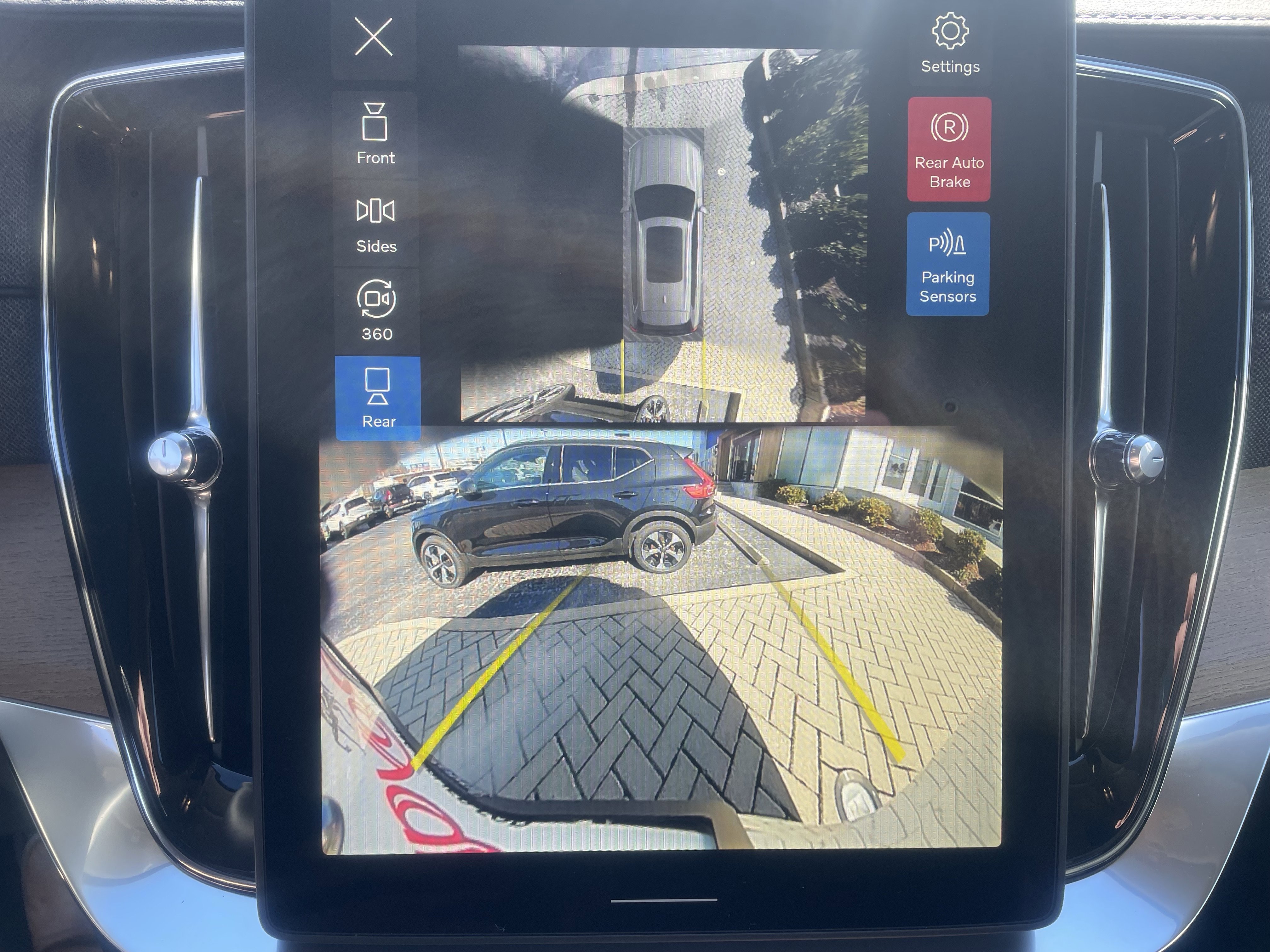 New 2026 Volvo XC90 B6 Plus w/ Protection Package Premier image 20