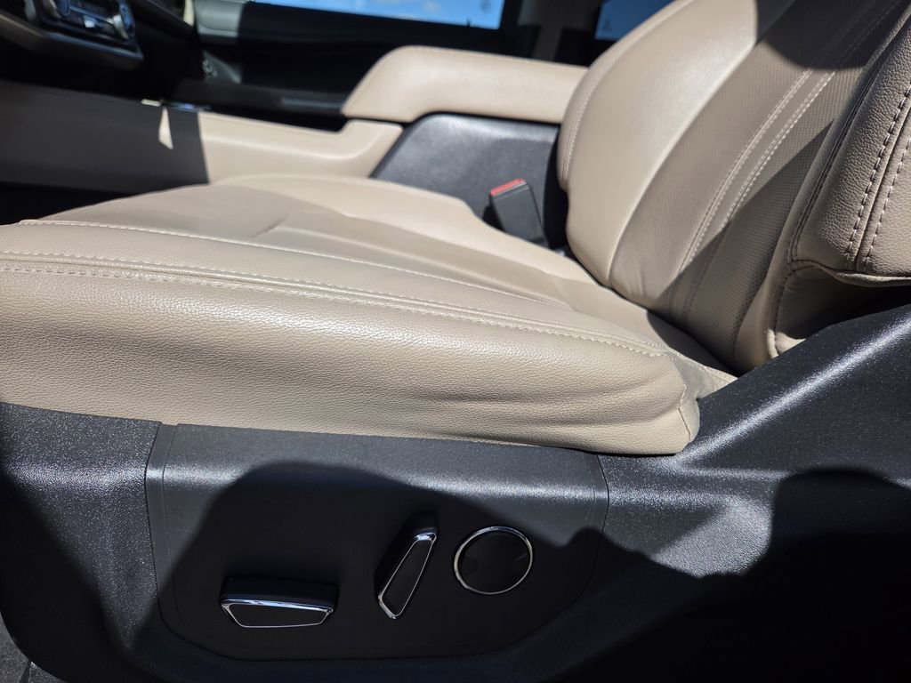 Used 2024 Ford Expedition Limited image 16