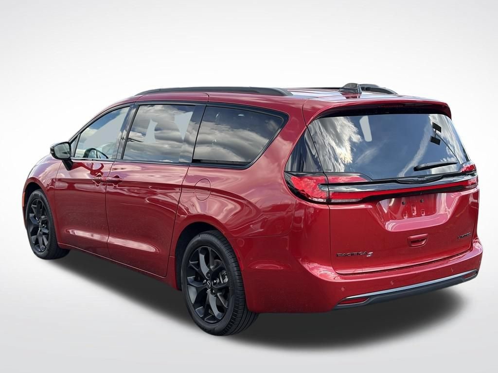 Certified 2025 Chrysler Pacifica Limited FWD image 7