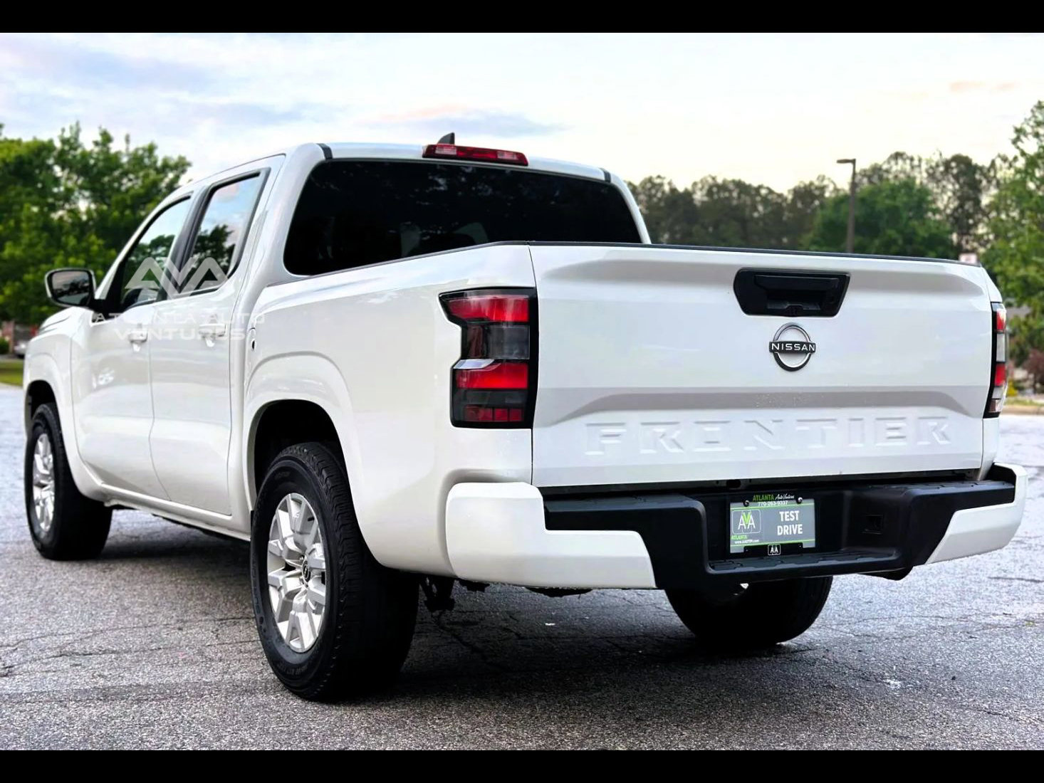 Used 2023 Nissan Frontier SV image 12