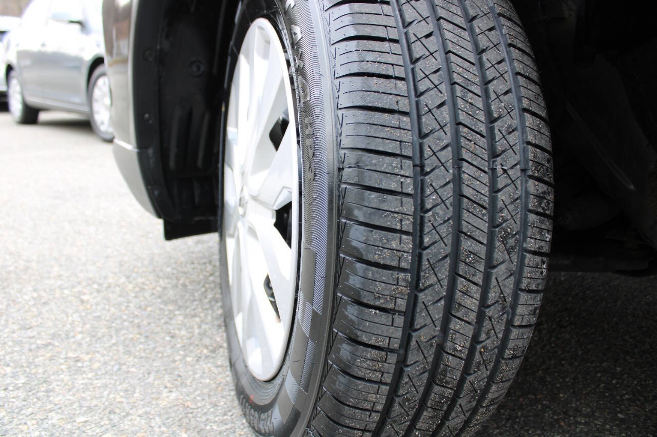 Used 2018 Nissan Rogue S image 17