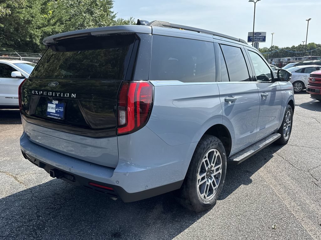 Used 2025 Ford Expedition Active AWD/4WD image 7