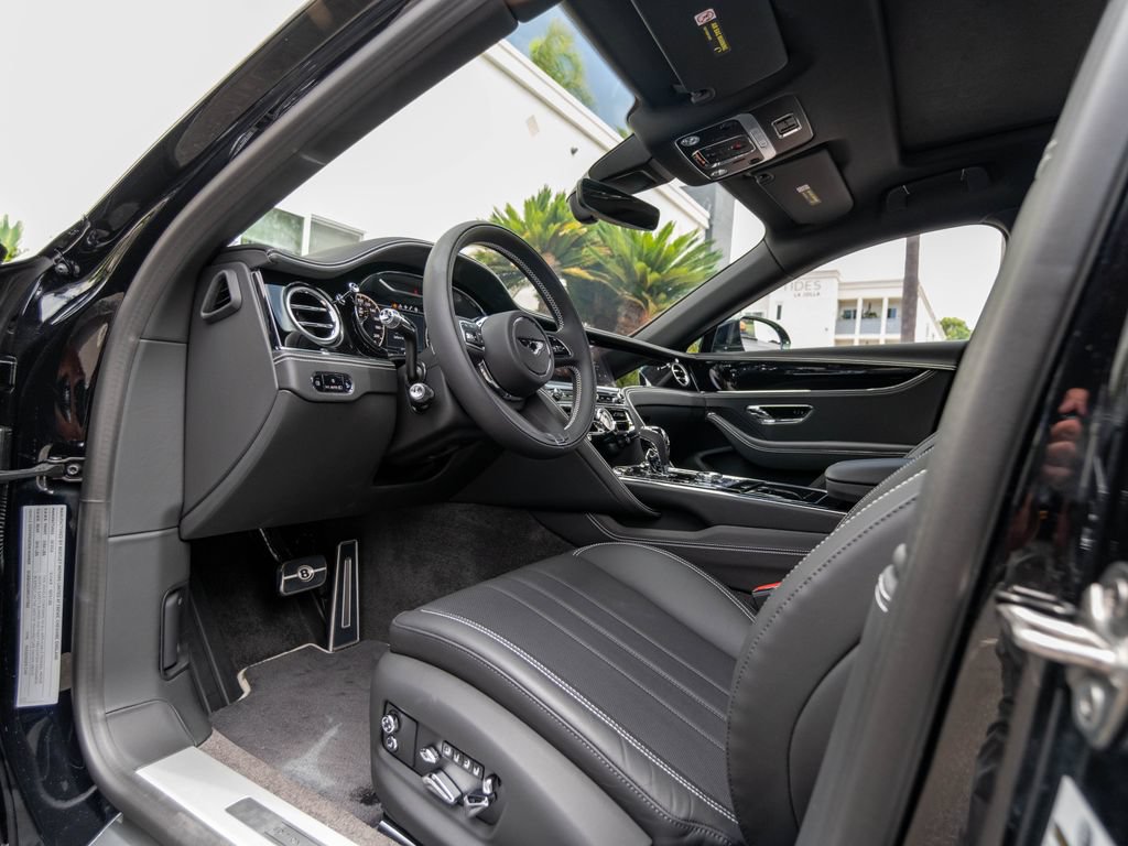Used 2024 Bentley Flying Spur V8 AWD/4WD image 2