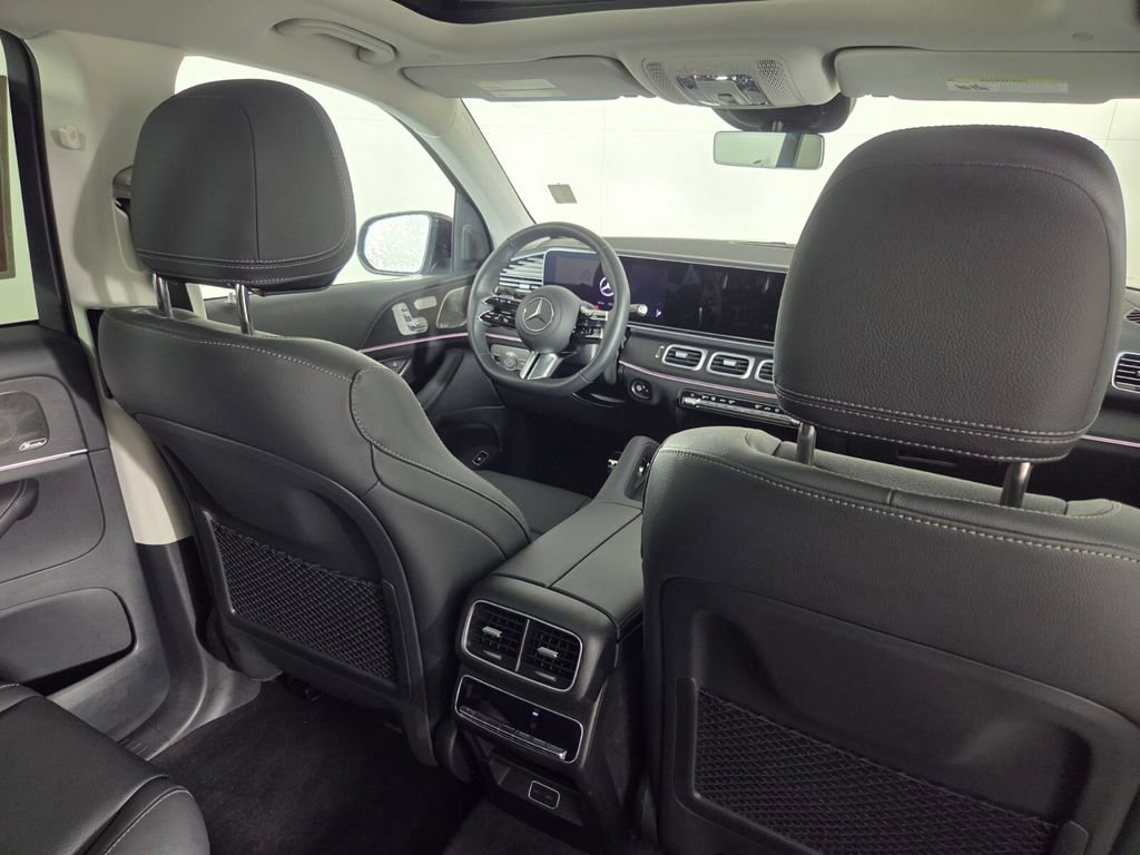 Used 2026 Mercedes-Benz GLS 450 4MATIC image 32