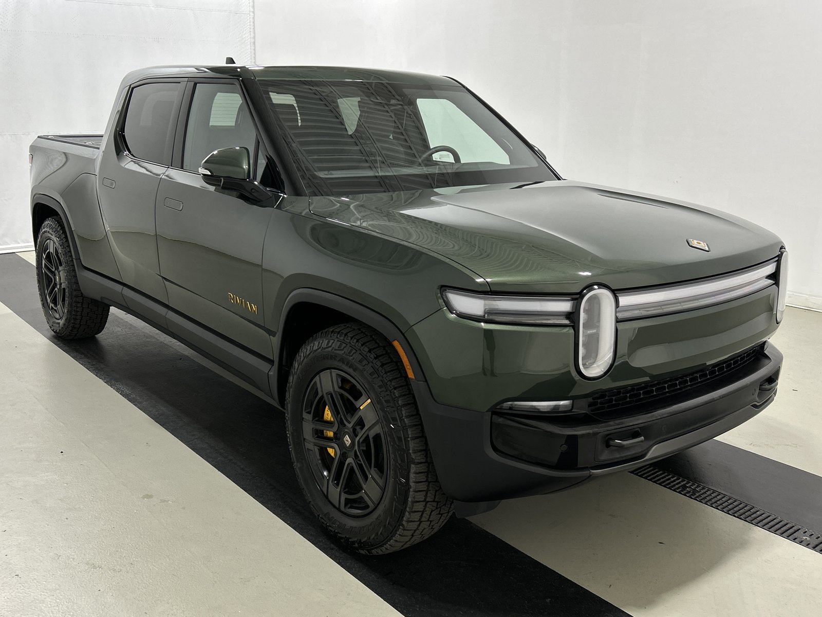 Used 2025 Rivian R1T Premium AWD/4WD image 7