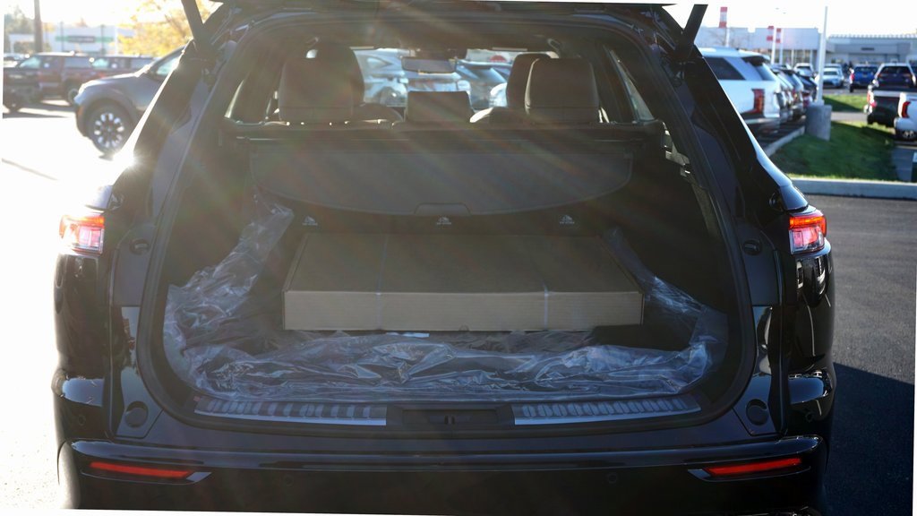 New 2025 Toyota Crown Signia image 6