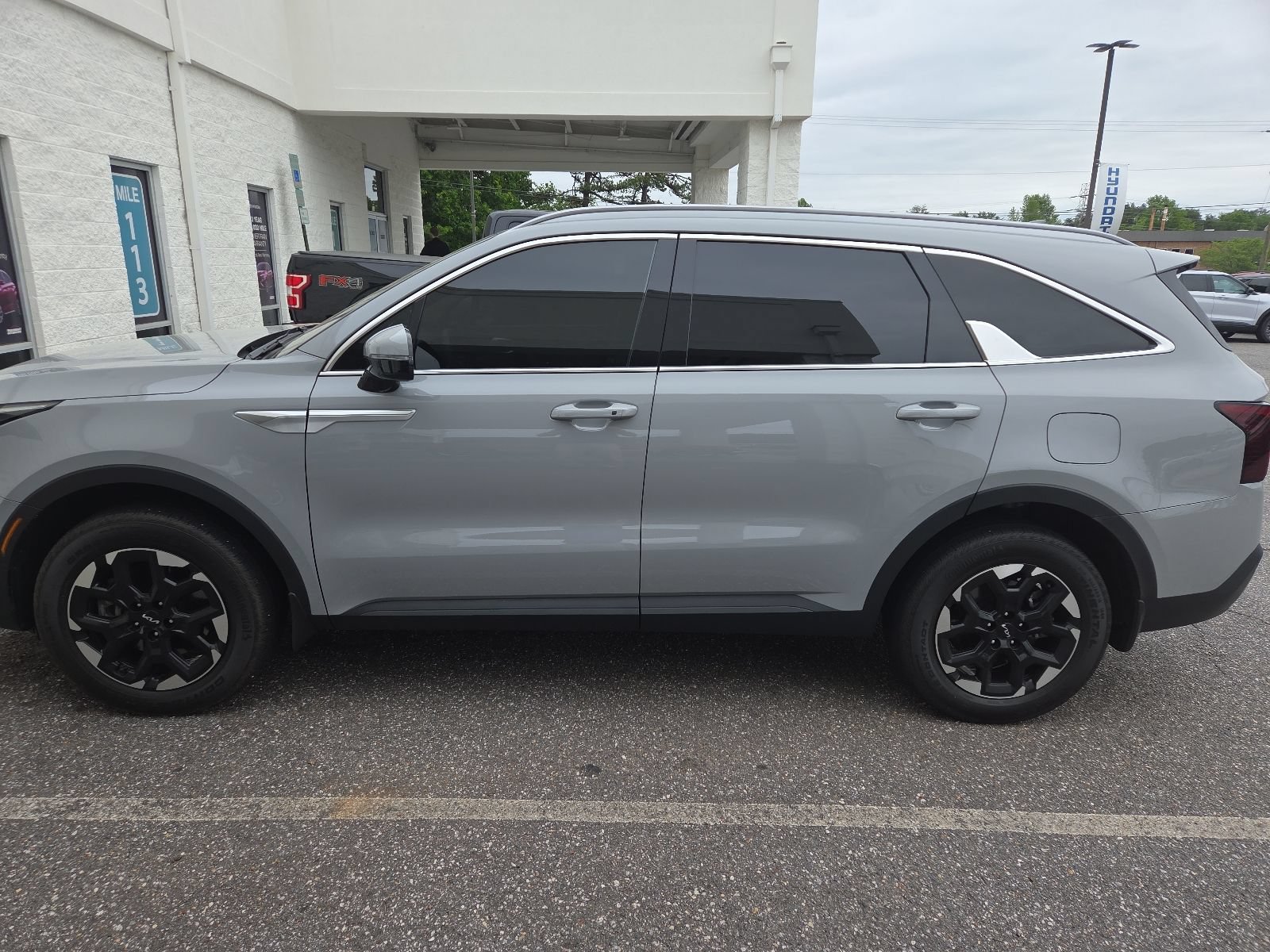 Used 2024 Kia Sorento S w/ Panoramic Sunroof Package AWD/4WD image 3