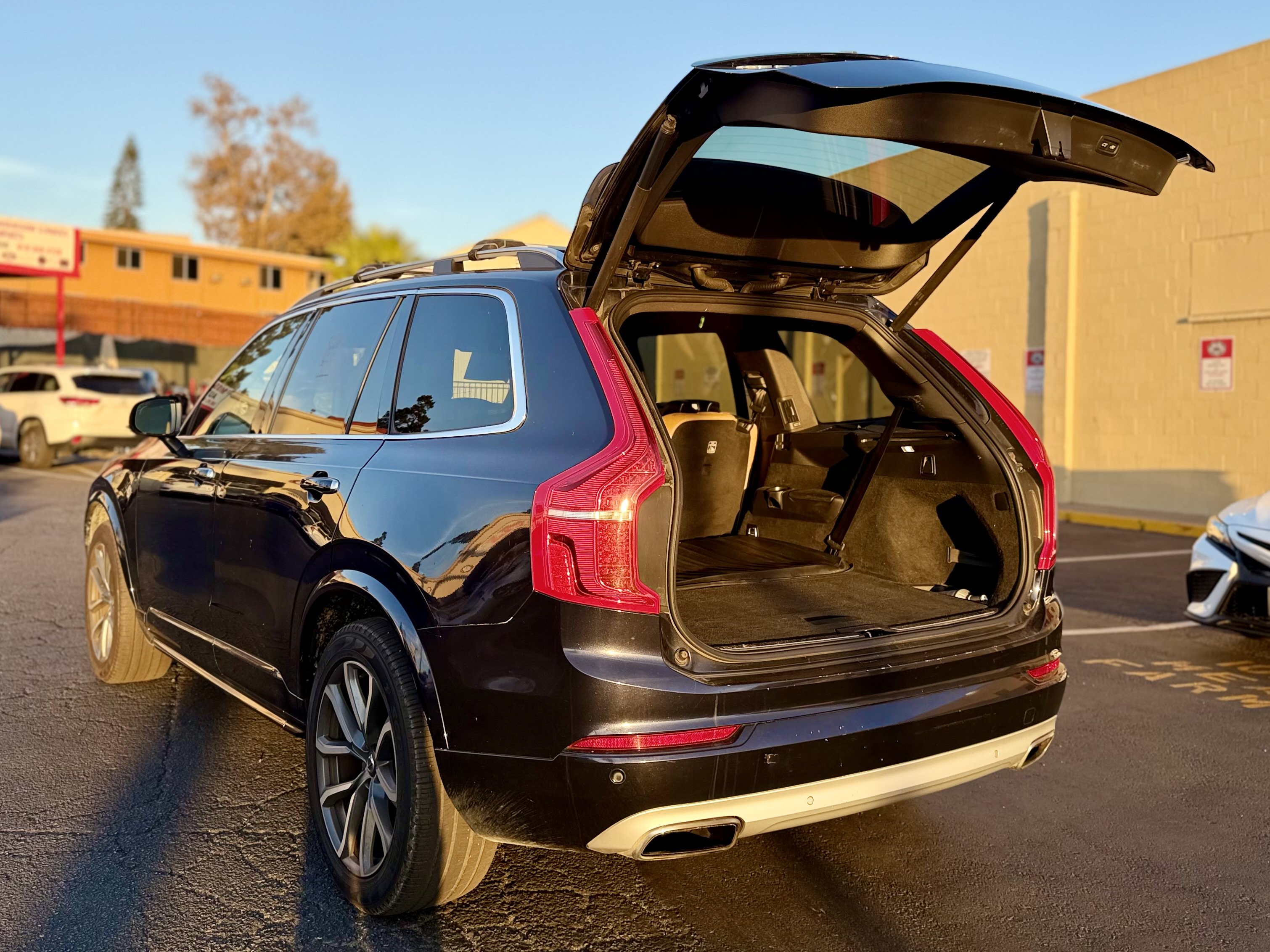 Used 2017 Volvo XC90 T6 Momentum w/ Vision Package AWD/4WD image 13