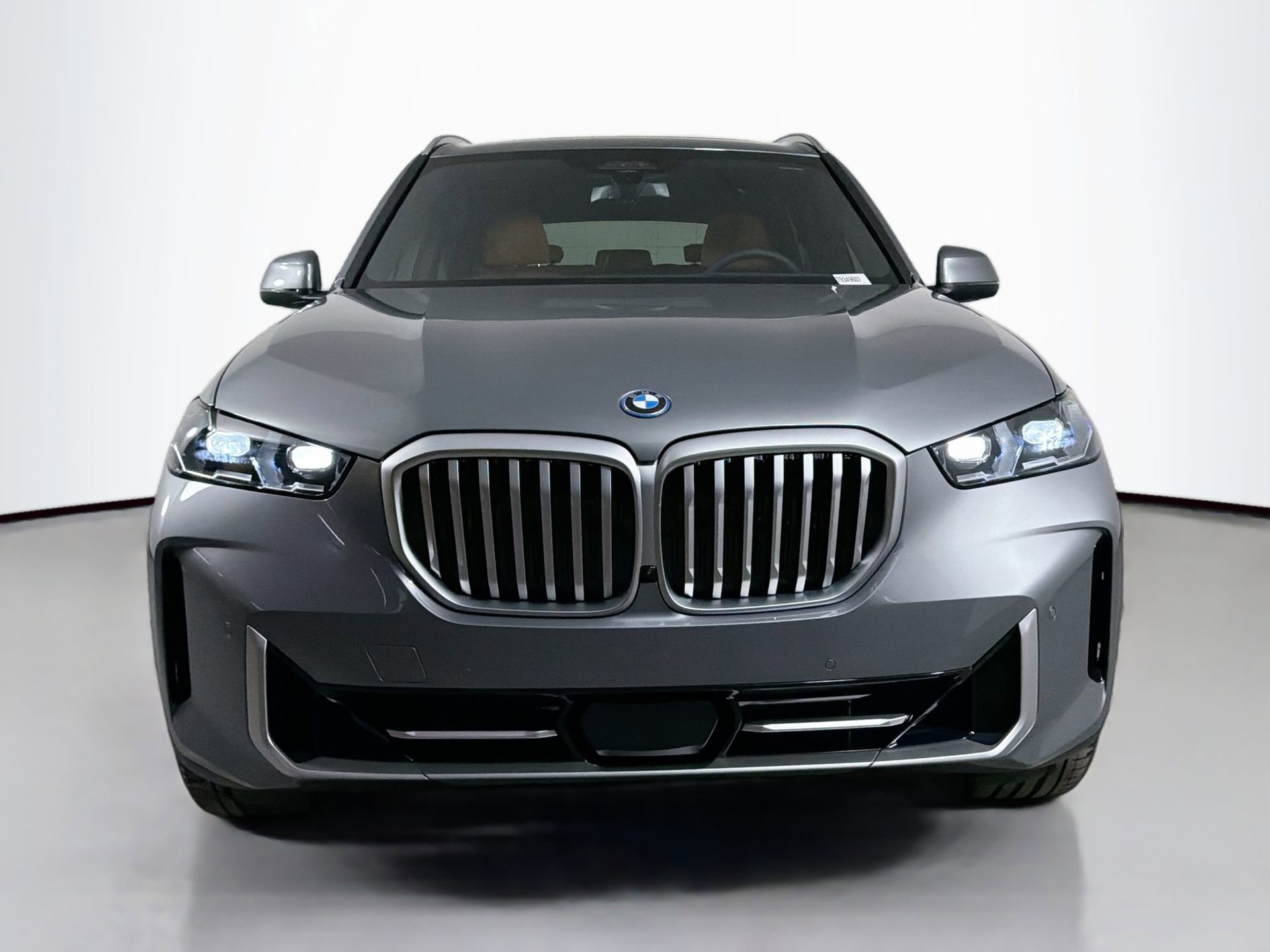 New 2026 BMW X5 xDrive50e image 2