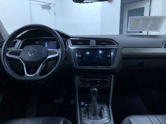 Used 2022 Volkswagen Tiguan SE image 18