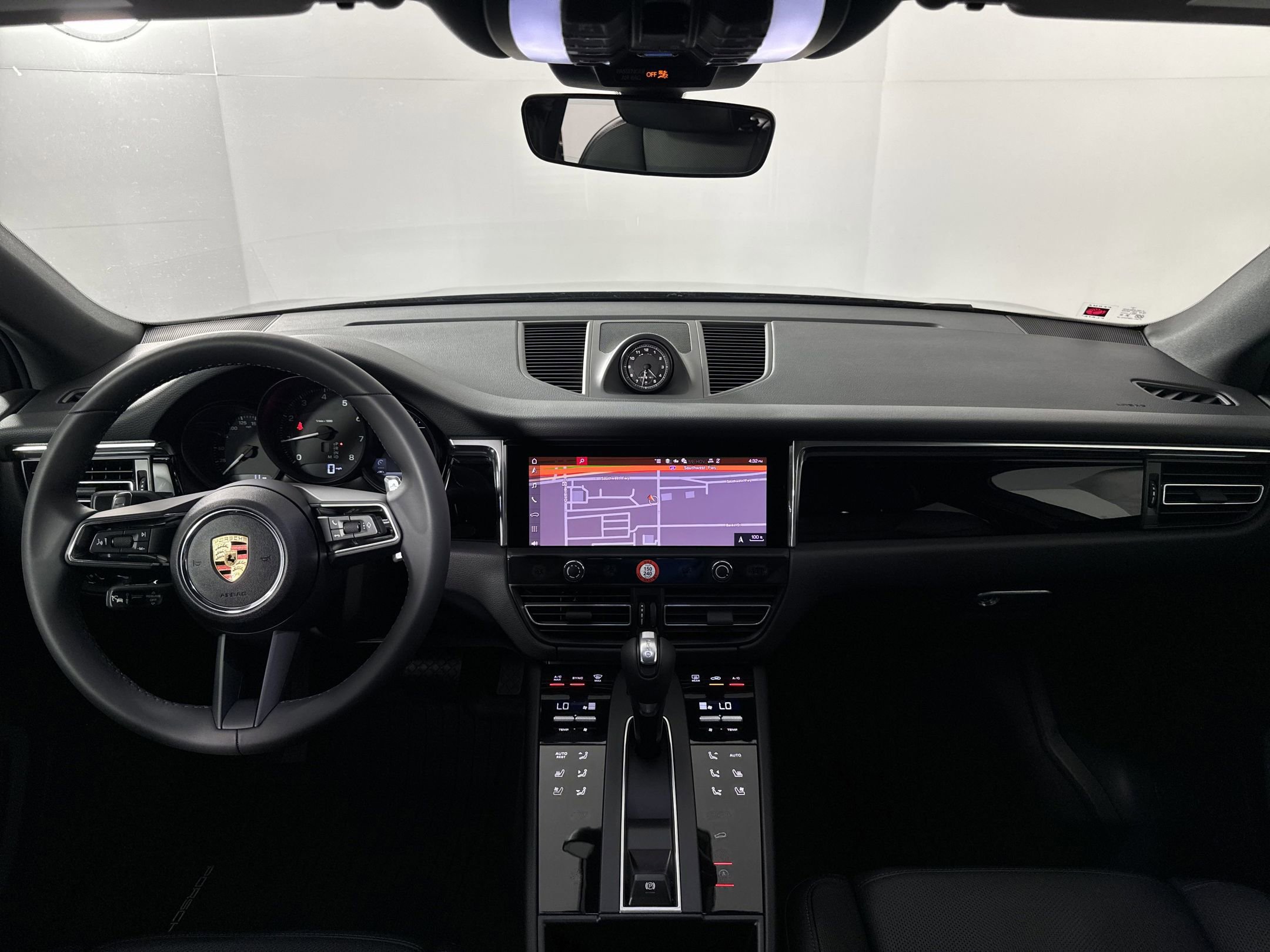 Certified 2025 Porsche Macan image 25