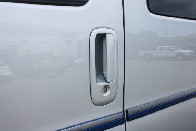 Used 2017 Chevrolet Express 2500 RWD image 9