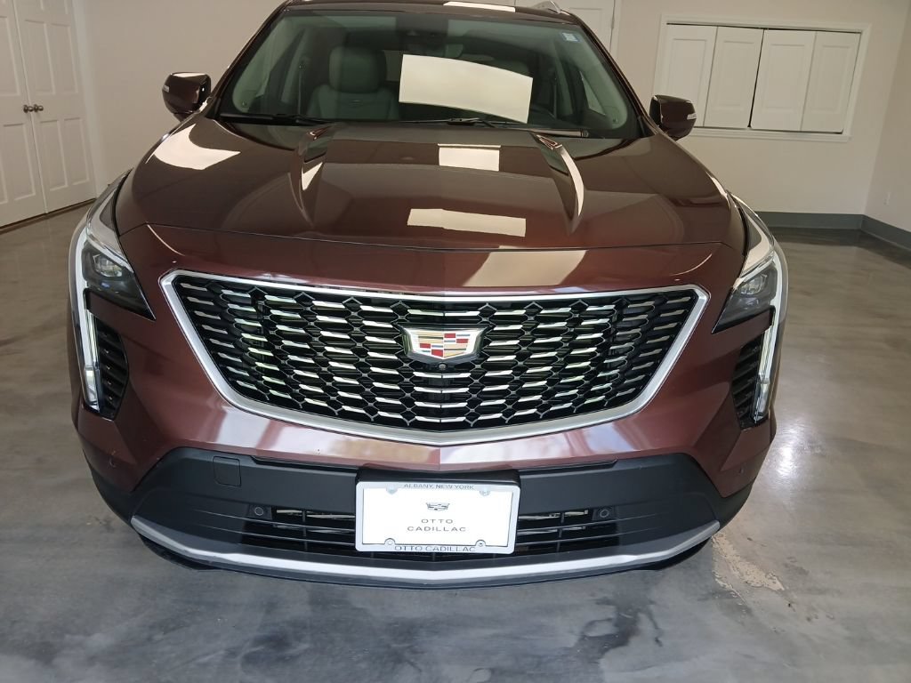 Used 2022 Cadillac XT4 Premium Luxury w/ Technology Package AWD/4WD image 5