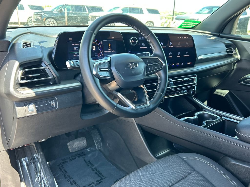 Used 2025 Chevrolet Traverse LT w/ Midnight/Sport Edition AWD/4WD image 8