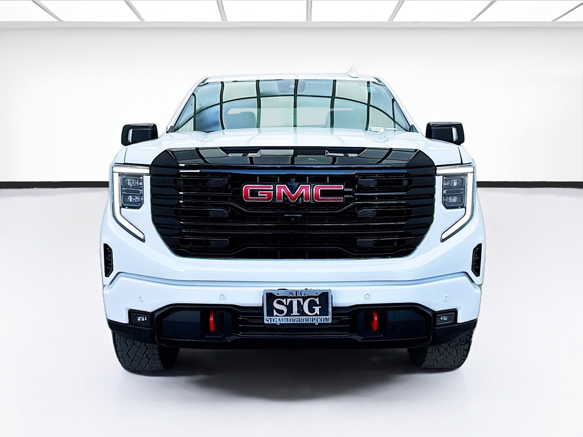 Used 2025 GMC Sierra 1500 AT4 AWD/4WD image 2