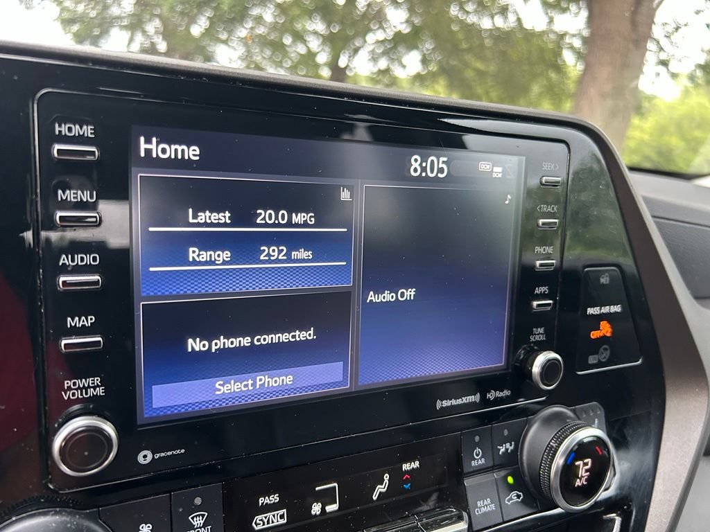 Used 2022 Toyota Highlander XLE AWD/4WD image 24