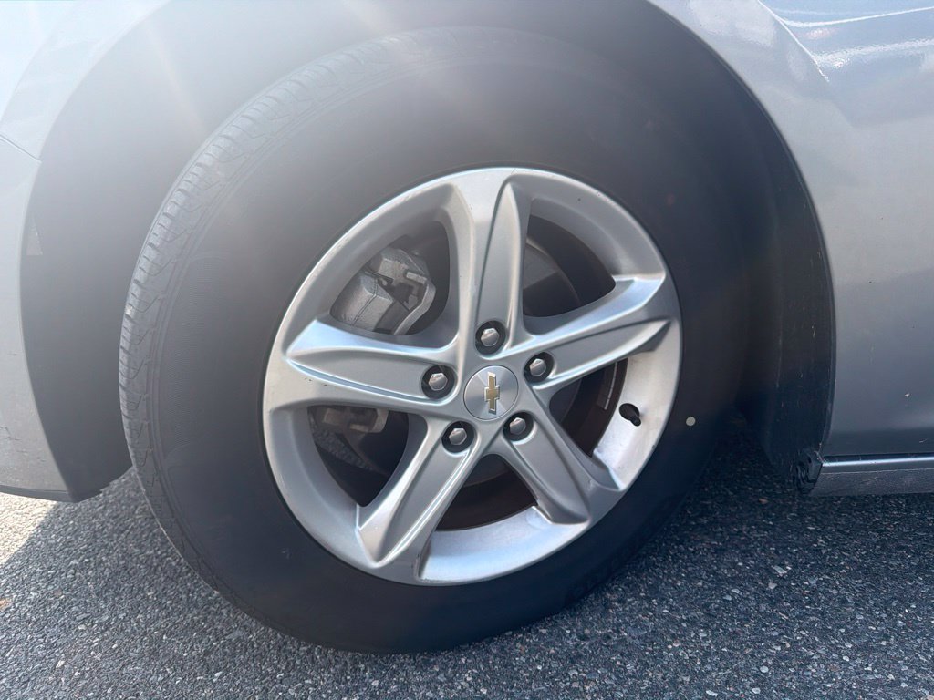 Used 2023 Chevrolet Malibu LT FWD image 4
