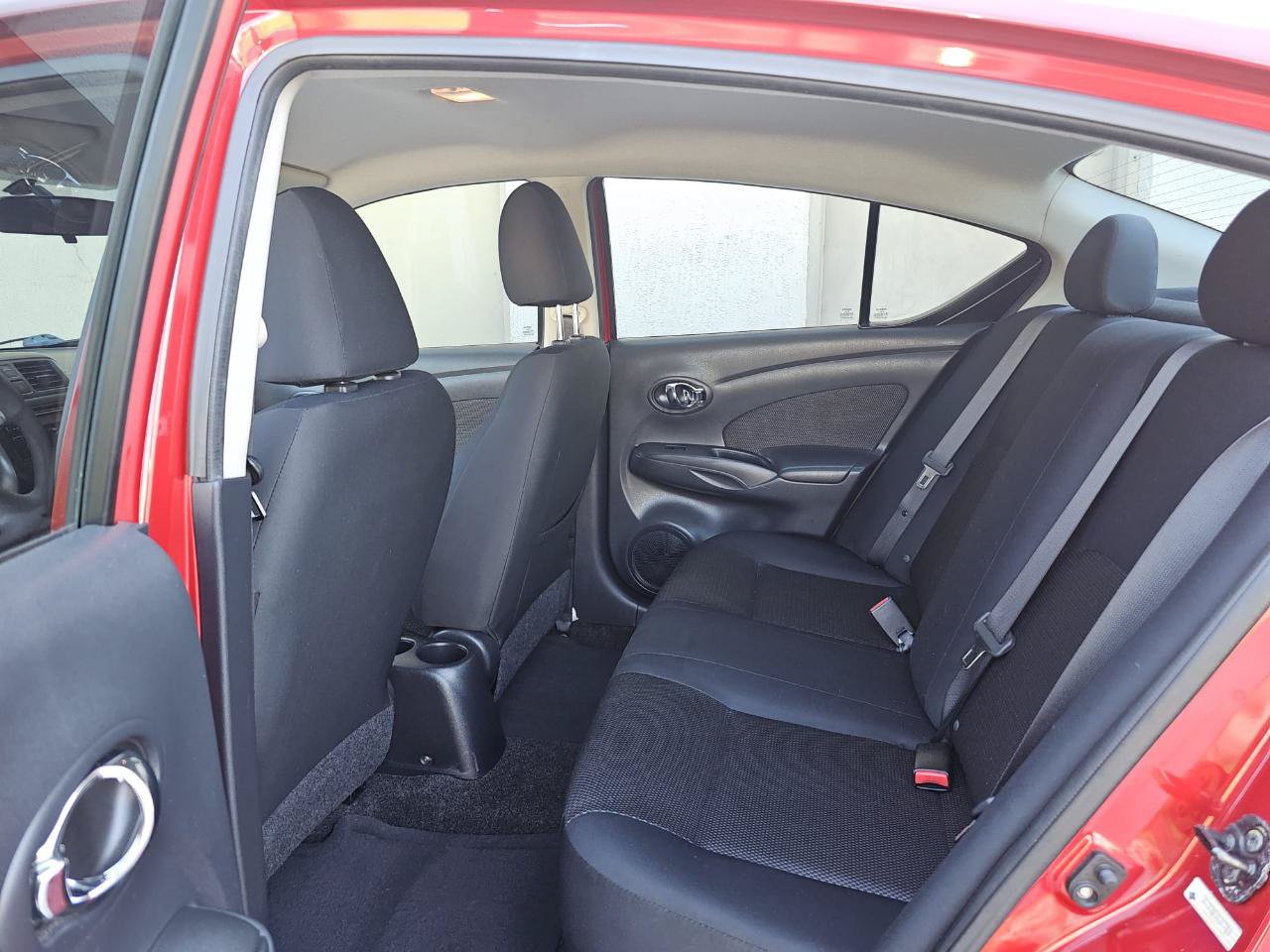 Used 2013 Nissan Versa SV FWD image 28
