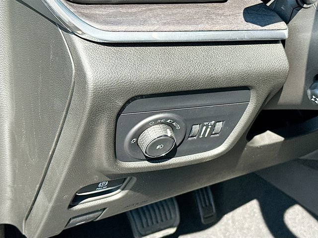 New 2025 Jeep Grand Cherokee Overland w/ Luxury Tech Group IV AWD/4WD image 11