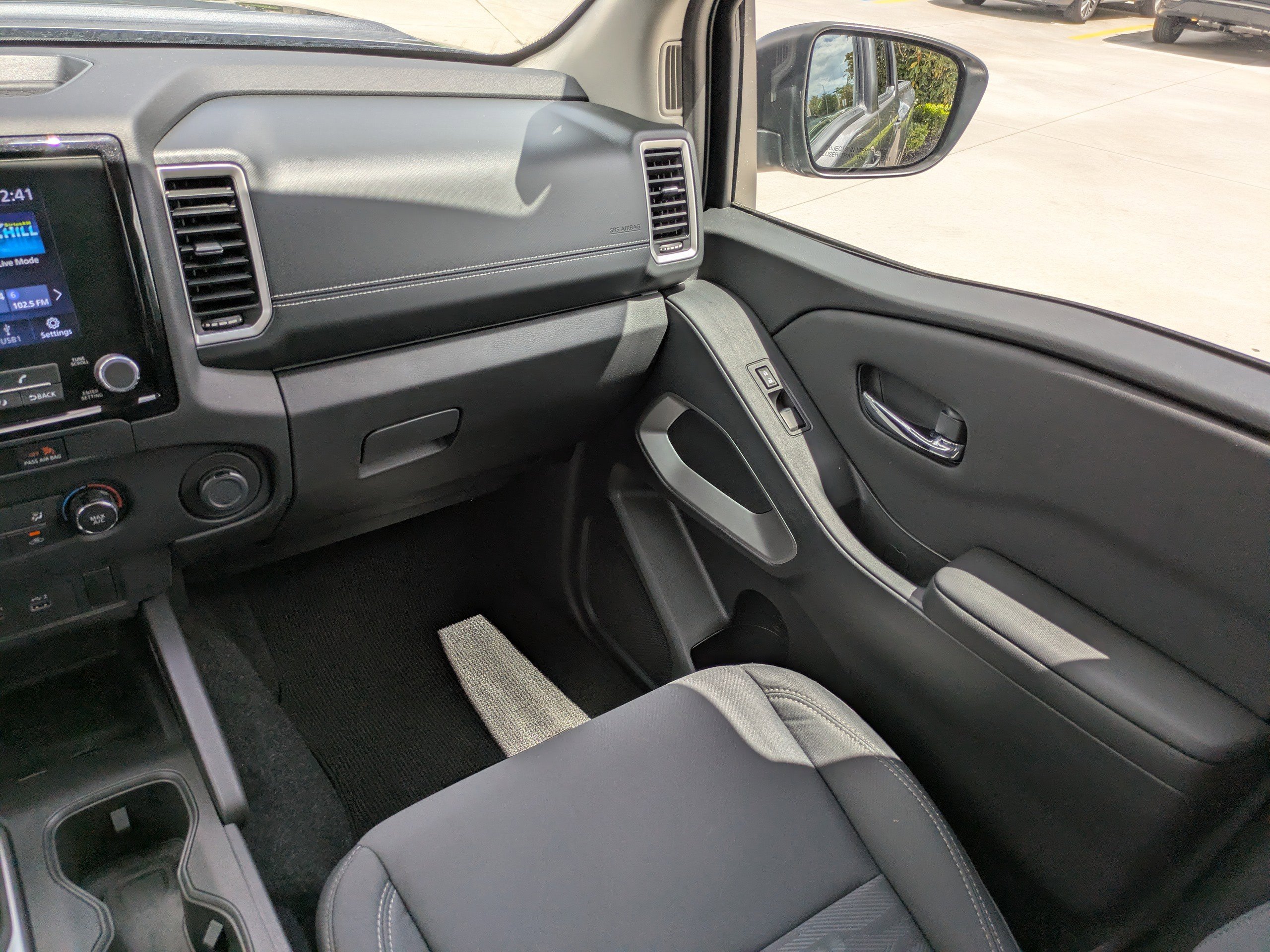 Used 2024 Nissan Frontier SV w/ Graphics Package image 15