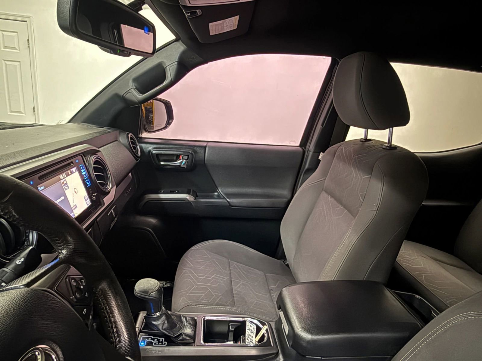 Used 2017 Toyota Tacoma TRD Sport image 14