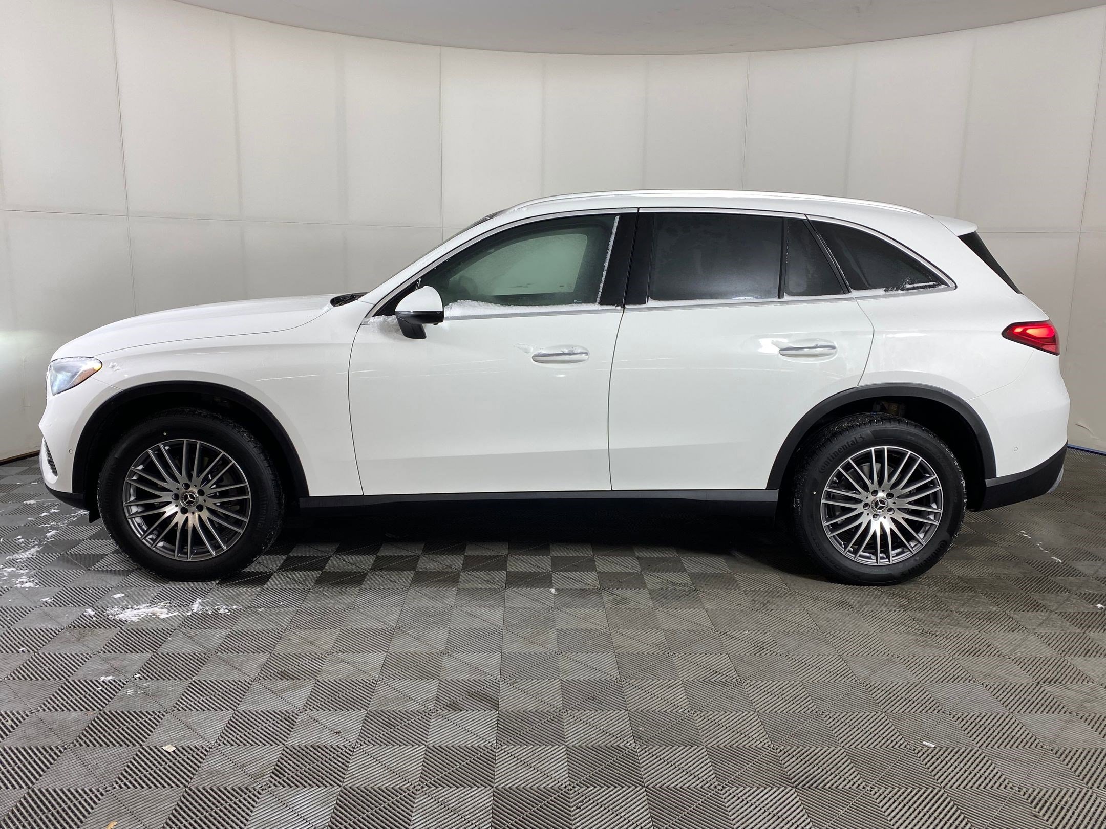 Used 2026 Mercedes-Benz GLC 300 4MATIC image 2