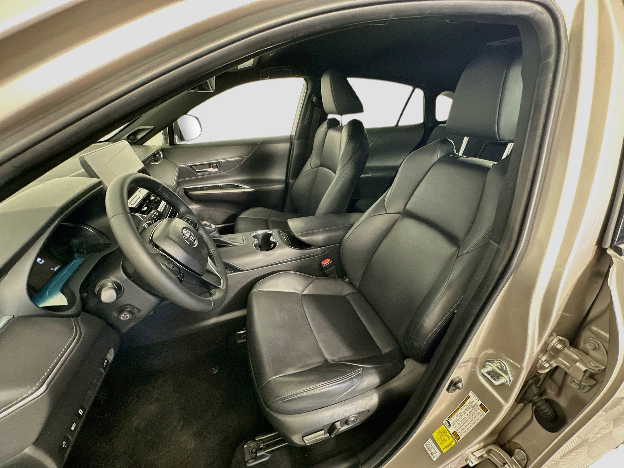 Used 2024 Toyota Venza XLE AWD/4WD image 13