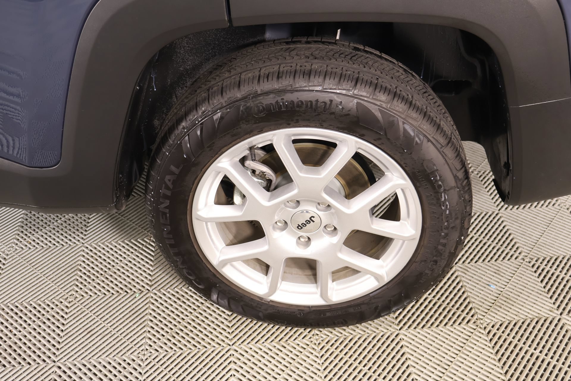 Used 2022 Jeep Renegade Latitude AWD/4WD image 19