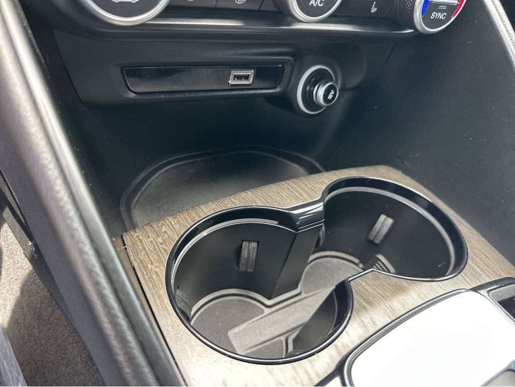 Used 2022 Alfa Romeo Giulia Ti RWD image 27