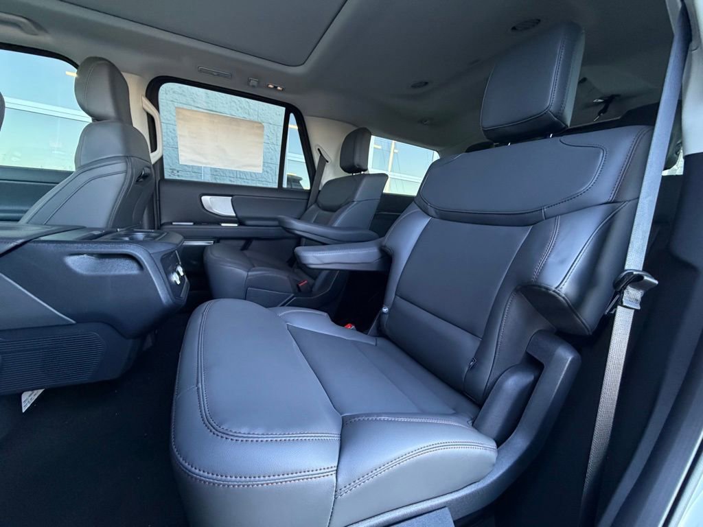 New 2025 Ford Expedition Active image 21